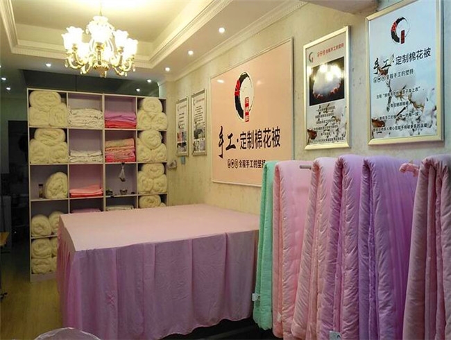 手工棉花被，哪种颜色比较容易搭配寝室装饰？